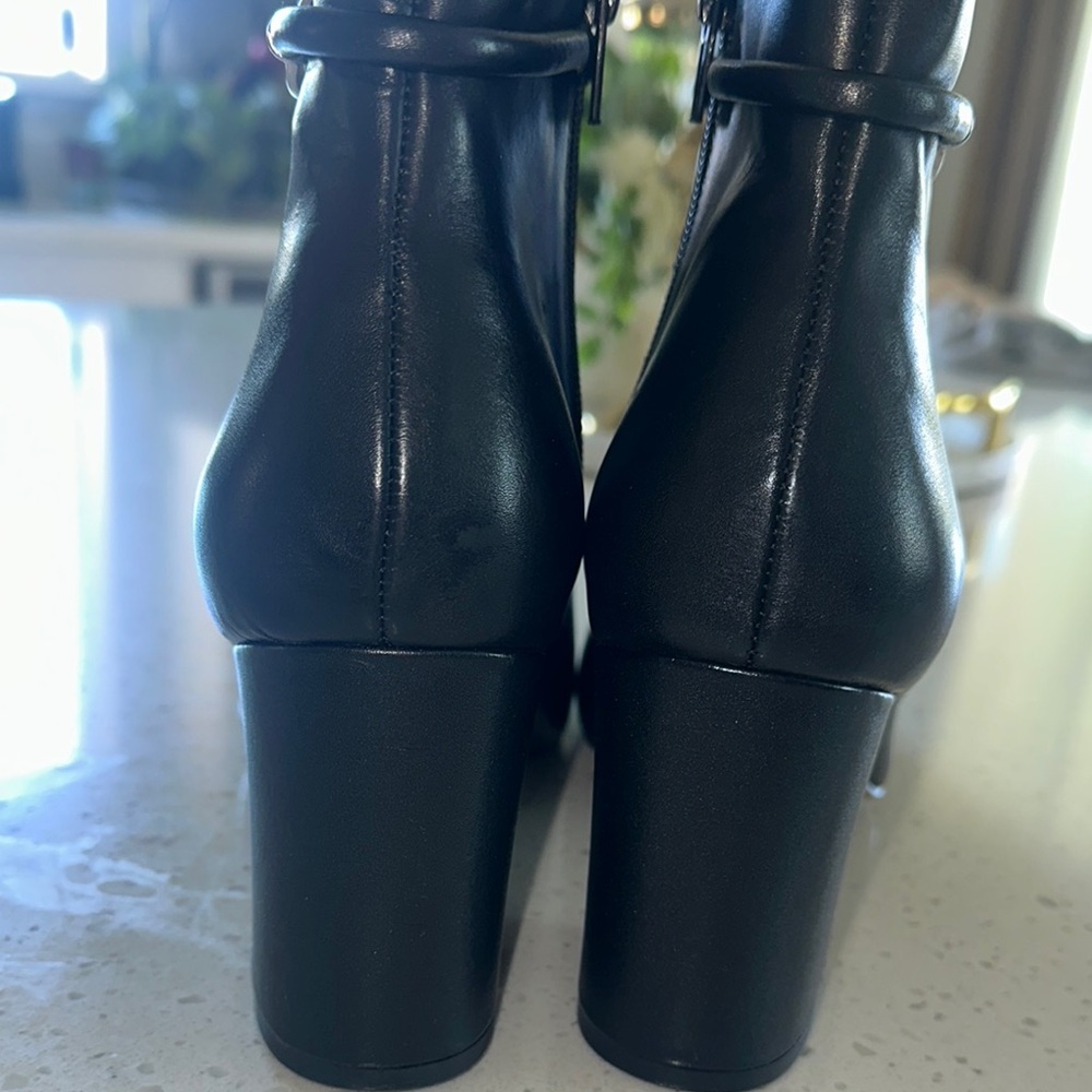 Bella Vita Black Ankle Boots with Sleek Design - Picture 3 of 9